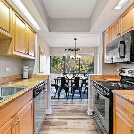 Coastal Oasis With Pool - Walk To Coligny Beach Park Hilton Head Island Exterior photo